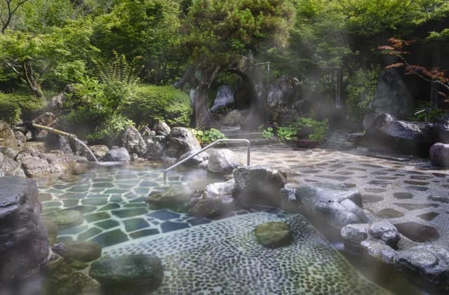 岩造り露天風呂