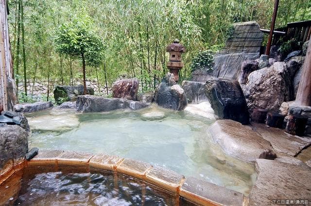Open-air bath