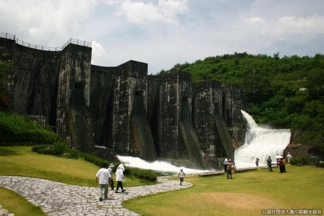 Toyotoshi Pond Weir (arch dam)