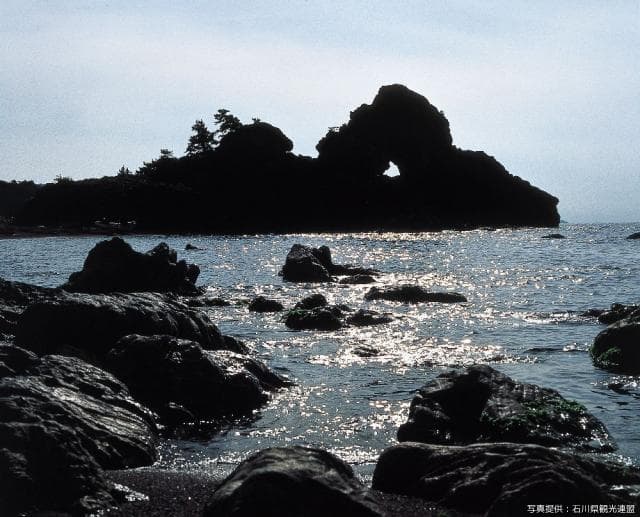 窓岩