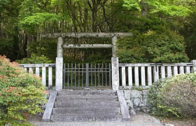 Yasaka Irihiko Tomb