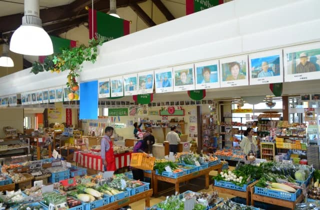 In-store agricultural products section