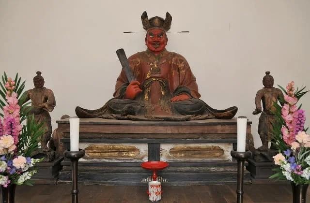 Wooden seated statue of Enmao