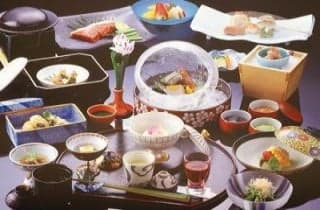 Carefully cook the seasonal Japanese seafood and the blessings of Uonuma production area.