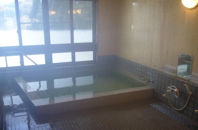 Midday hot spring bath