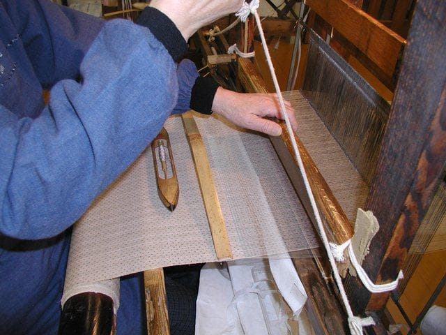 機織り作業