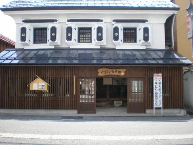 Oldness and Boasting Hall