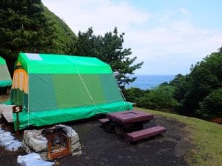 Deck tent site