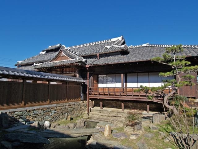 主屋　庭から