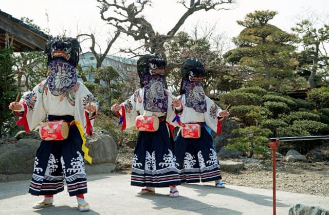Shimoshiba equinoctial lion dance