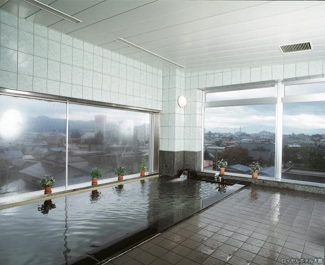 Observation bath of natural hot spring