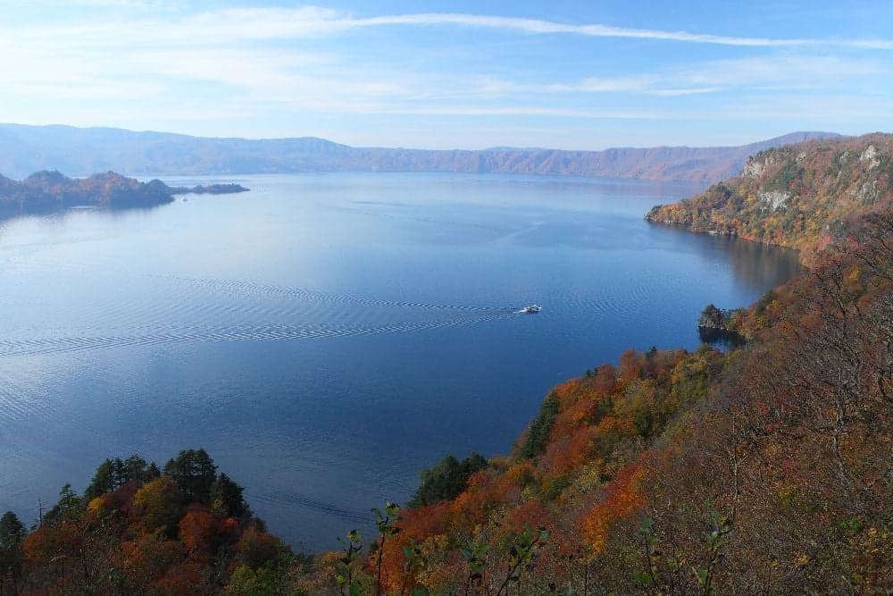 Autumn leaves in Lake Towada