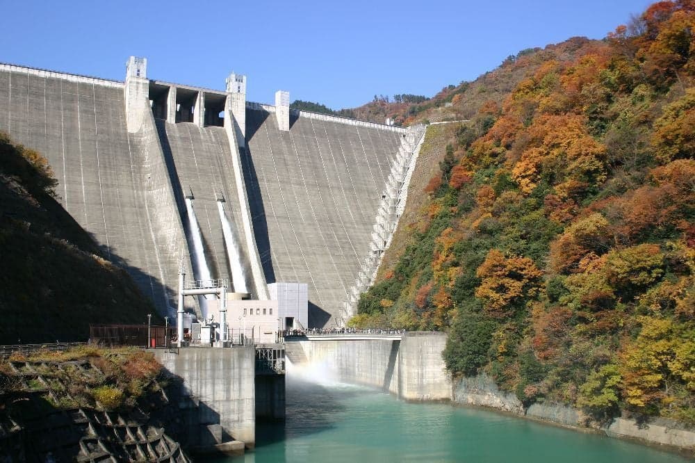 Autumn leaves of Miyagase Dam