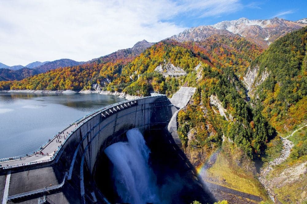 Autumn leaves of Kurobe Dam