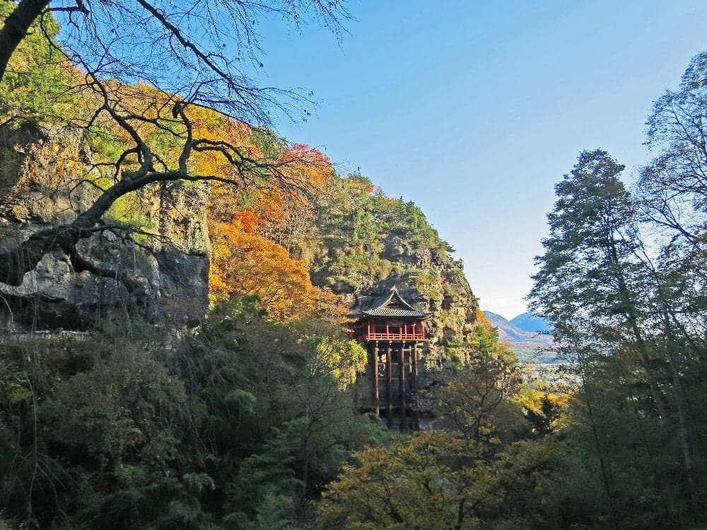 Autumn leaves at Buddha-ji Temple of Nunobiki Kannon
