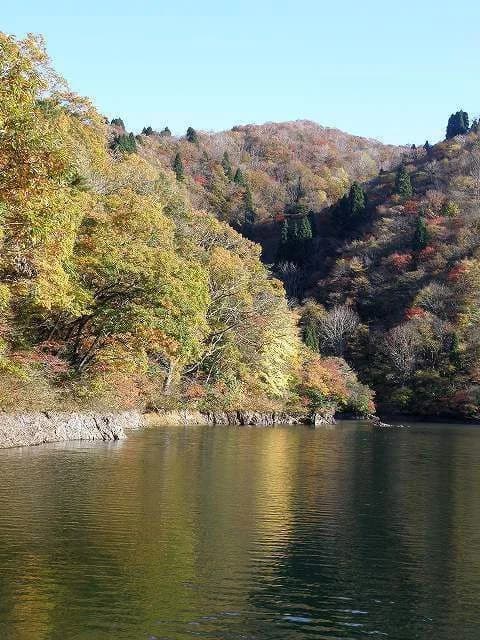 淡海湖（処女湖）・平池の紅葉