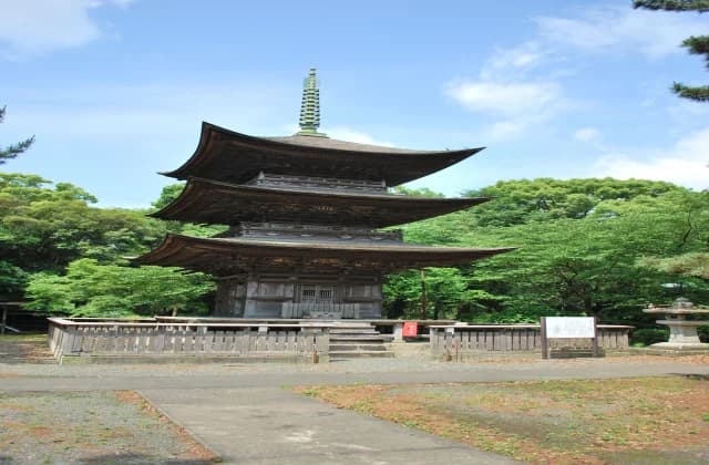 Sanmyo-ji Temple's three-storied pagoda