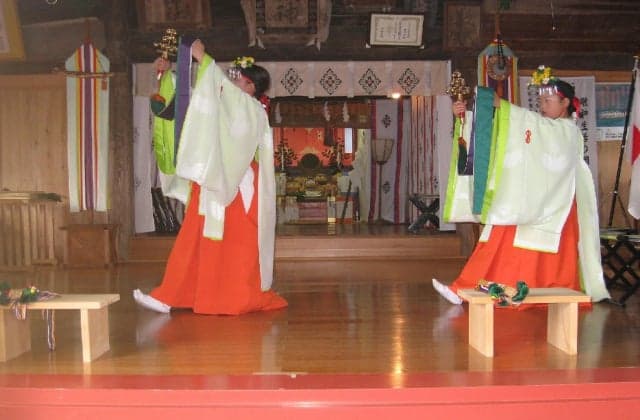 化蘇沼稲荷神社巫女舞