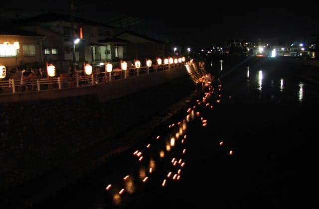 Light that flows slowly