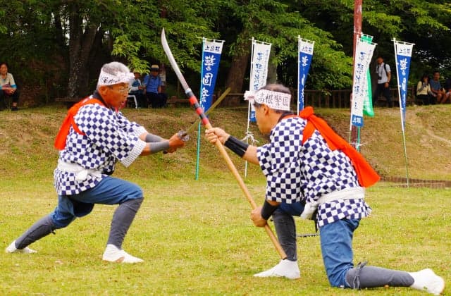 Performance at Kutsukake-jo Castle Ruins Park (hand of sticks)