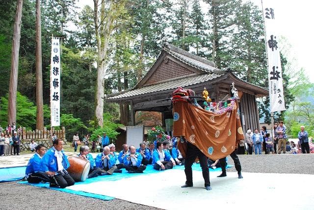 Gogata-jinja Shrine Spring Festival
