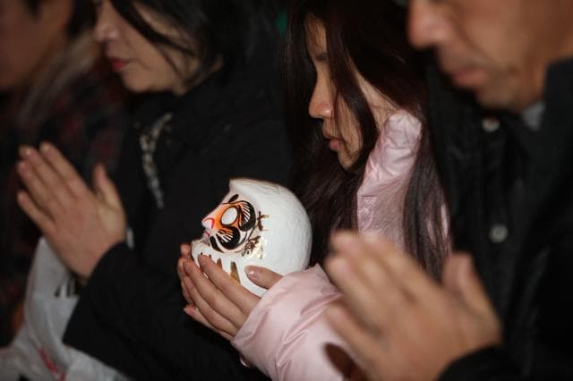 白の合格だるまに願いを込めて