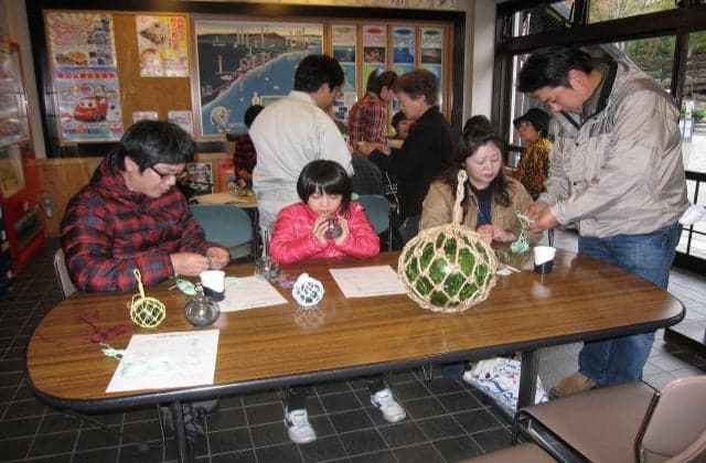 Glass floating ball knitting experience