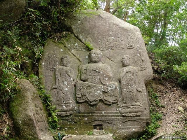 Komasaka-magaibutsu Stone Buddha