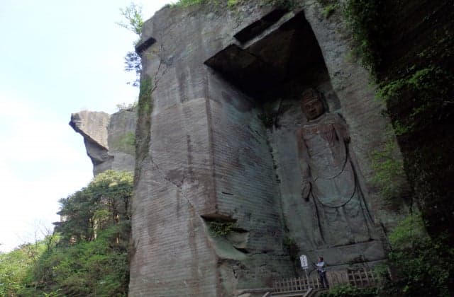 Hyakushaku Kannon Statue