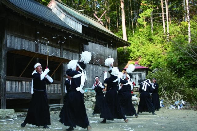 四ッ白太刀踊り