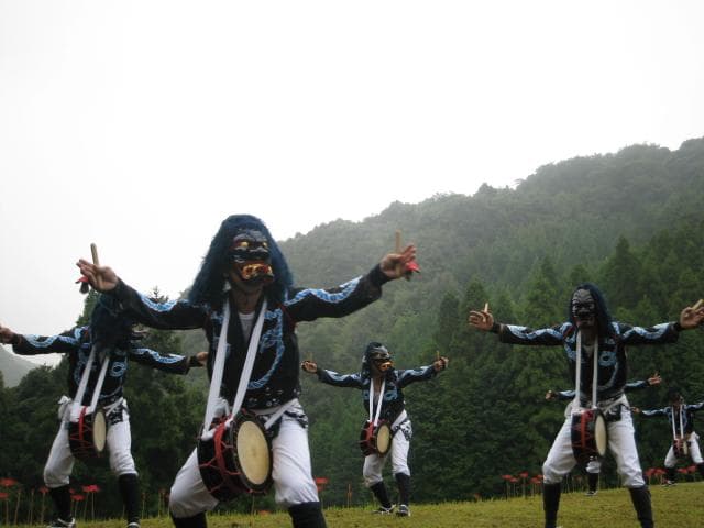 The dedication of Furuyu-tsutsumi 'Asaura-Men no Ukiridate'