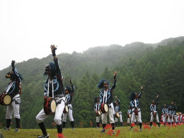 The dedication of Furuyu-tsutsumi 'Asaura-Men no Ukiridate'