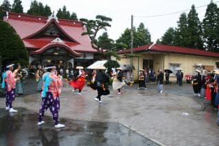 Nambu Koma Odori (in the cave)