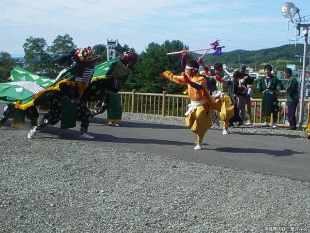 2 lion dances
