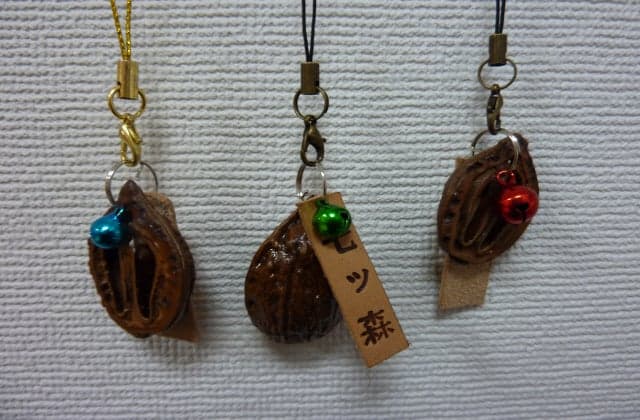 Walnut strap that wraps love