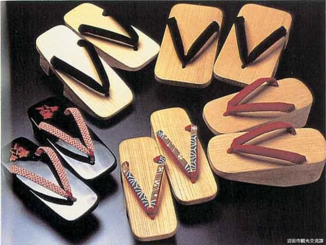 Numata paulownia clogs