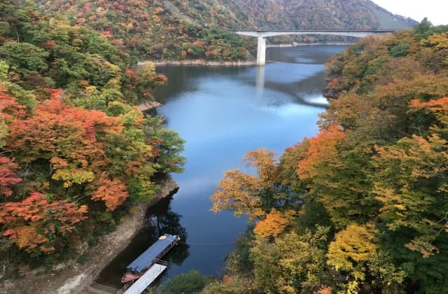 遊覧船　長井ダム百秋湖