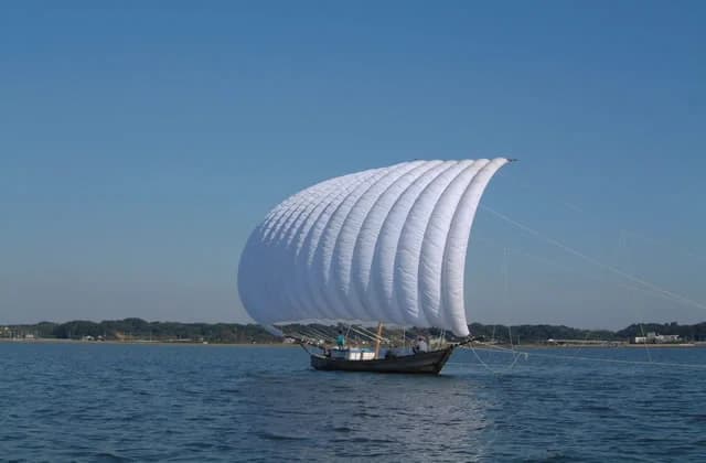 Sightseeing sailing boat