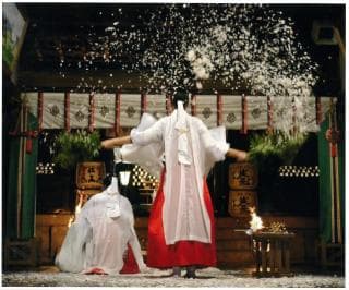 Shrine maiden kagura