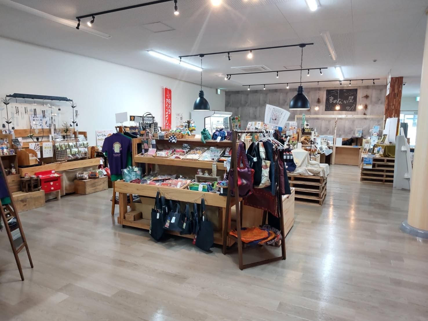 特産品売場「まめなか屋」