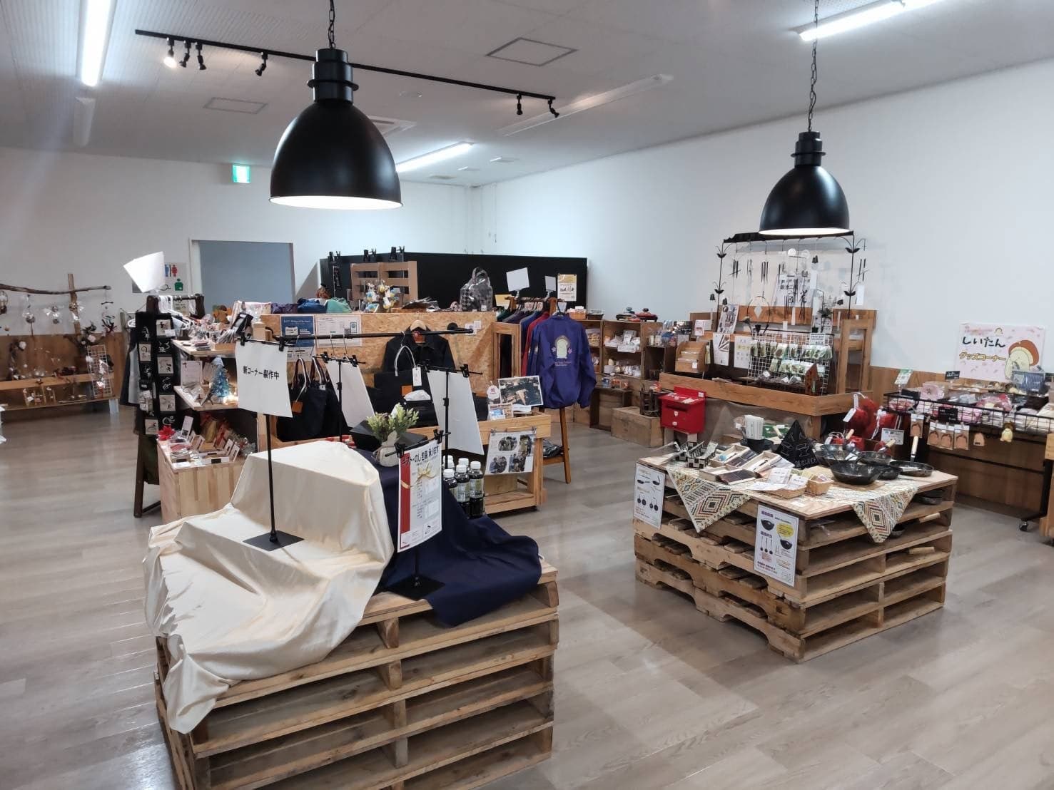 特産品売場「まめなか屋」