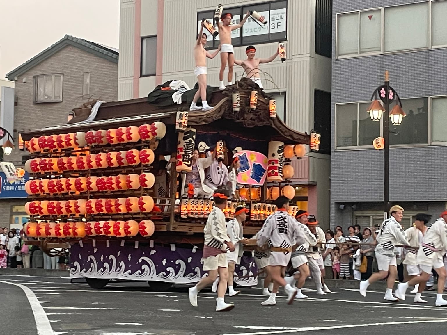 Floats in Kuki-cho