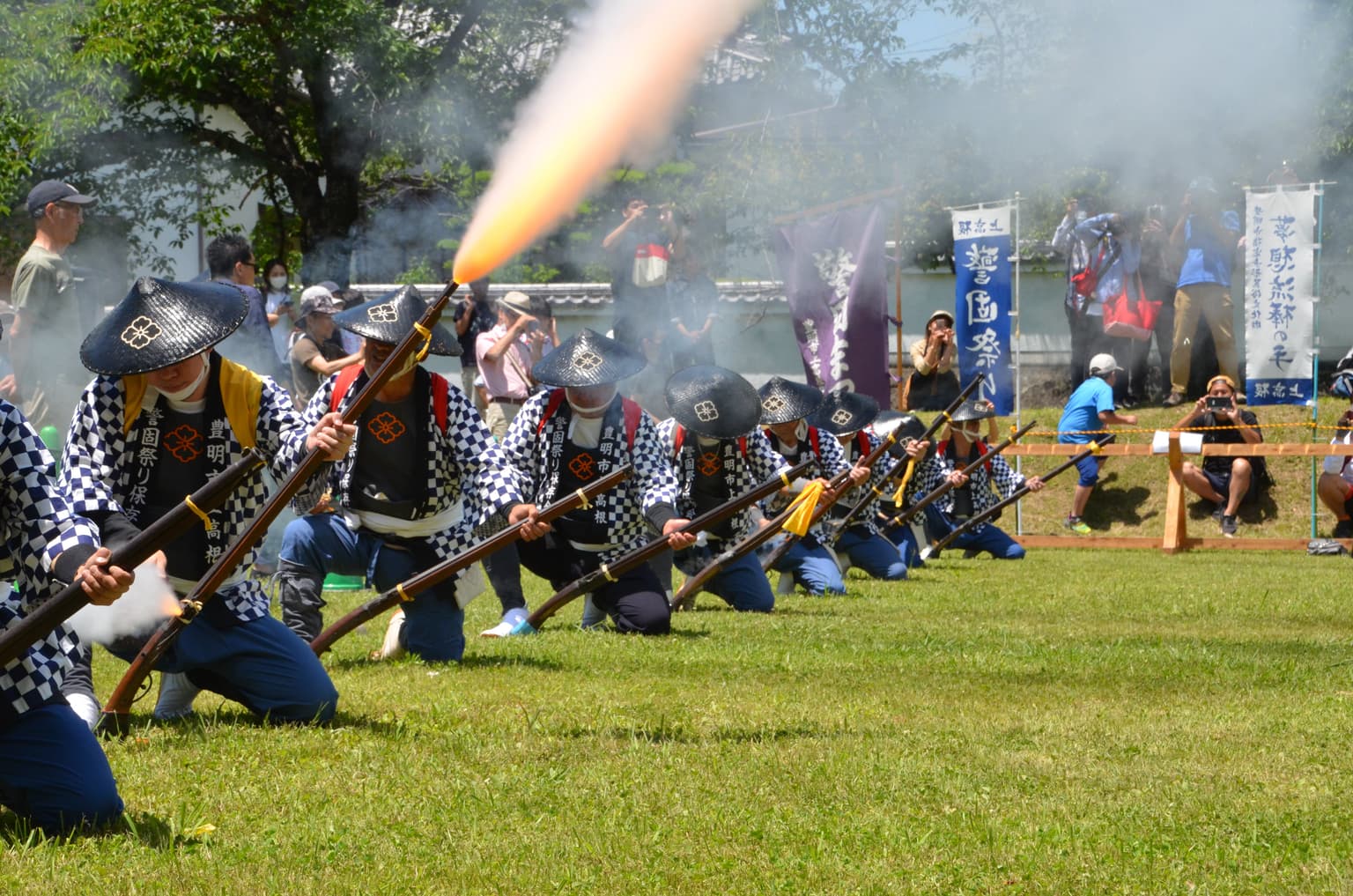Shooting by gun squads at Kutsukake-jo Castle Ruins Park (Kutsukake-jo Castle)