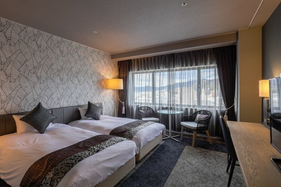 Century Plaza Hotel (Twin Room)