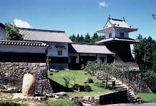 Castle Ruins Park (Taiko Yagura, Utako Shimoda Study Center, Chishinkan)
