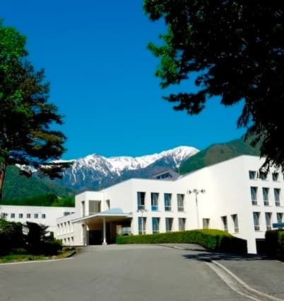 Yomeishu Komagane Plant located at the foot of the Central Alps. There is only one factory here.