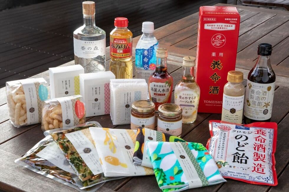 Under the theme of "Chisan Jishu", Kurasuwa's original product collects good things from the land and arranges them in a form that can reach you. Because it is this place, it is a product of Yomei Sake Brewery. Along with the story, we have good items that color the dining table.