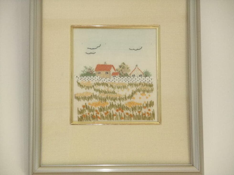 Embroidering a wall full of tenderness