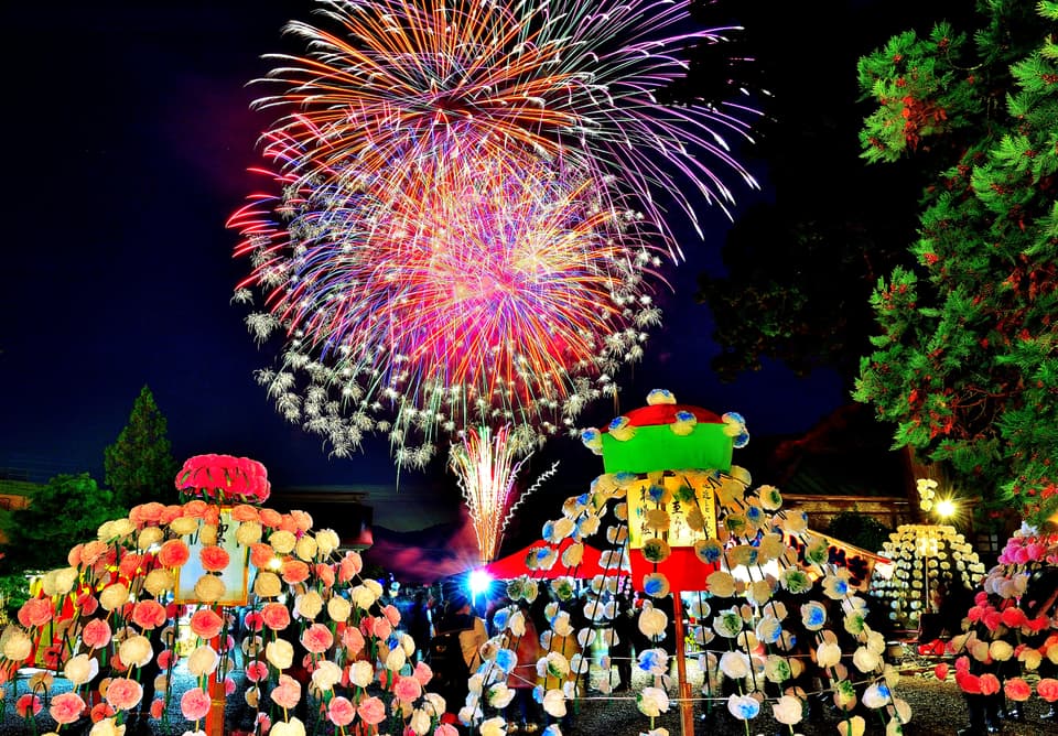 万灯と花火