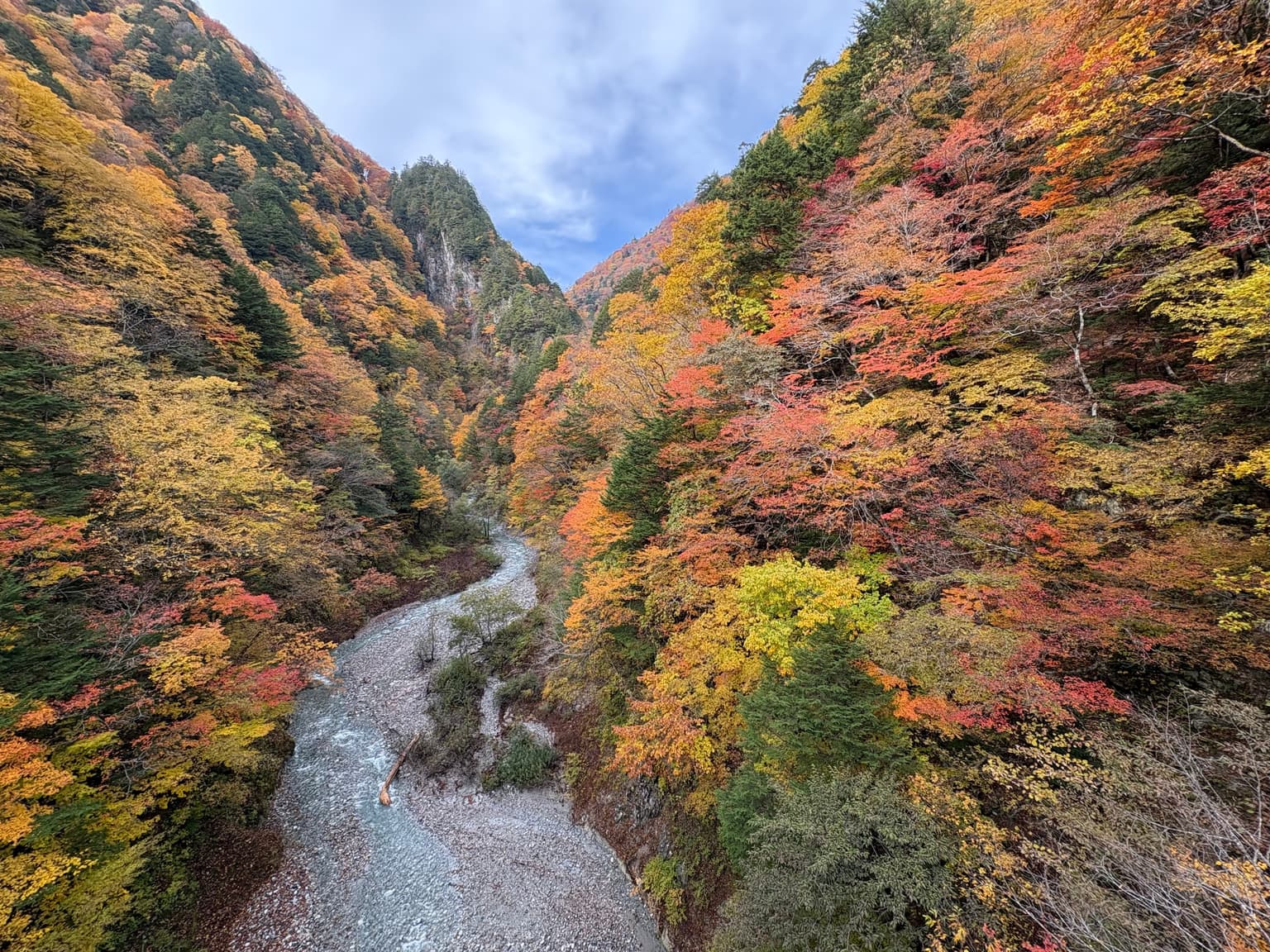 Autumn leaves in Kita Tozurasawa